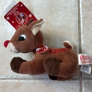 Mini Rudolf plays music